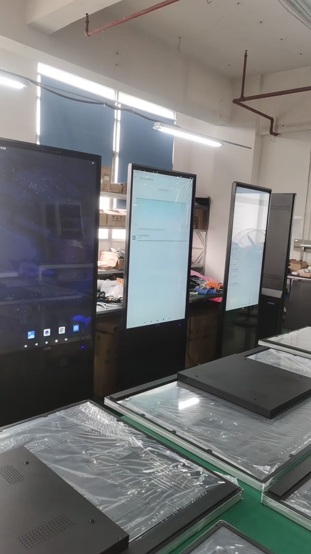 55 inch large screen touch screen display led advertising box